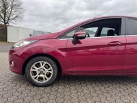 Gebraucht Ford Fiesta Titanium 95 PS (69 kW) 2010 Hot magenta Kleinwagen