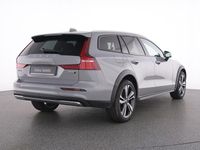 Gebraucht Volvo V60 CC Plus 197 PS (144 kW) 2024 Grau vapour grey / metallic Kombi