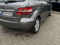 Gebraucht Mercedes B180 109 PS (80 kW) 2011 Grau Van / Kleinbus