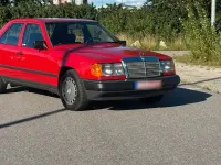 Gebraucht Mercedes E260 160 PS (117 kW) 1988 Rot Limousine