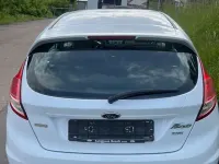 Usata Ford Fiesta Trend 101 CV (74 kW) 2014 Bianco Utilitaria