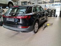 Gebraucht Audi e-tron Performance 300 kW (408 PS) 2022 Brillantschwarz SUV