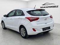 Gebraucht Hyundai i30 Classic 110 PS (80 kW) 2016 Weiß Limousine