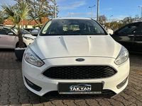 Gebraucht Ford Focus Trend 101 PS (74 kW) 2015 Weiß Limousine