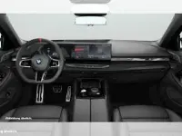 Neu BMW i5 442 kW (601 PS) 2026 Schwarz (saphirschwarz) Kombi