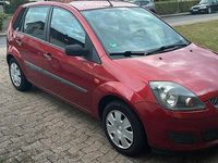 Gebraucht Ford Fiesta 80 PS (58 kW) 2007 Rot Kleinwagen
