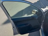 Gebraucht Peugeot 206 75 PS (55 kW) 2010 Silber Limousine