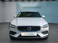 Gebraucht Volvo V60 CC 197 PS (144 kW) 2024 Weiß Kombi