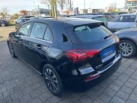 Gebraucht Mercedes A180 116 PS (85 kW) 2024 Schwarz Limousine