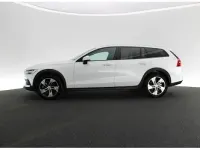 Używany Volvo V60 CC Plus 197 KM (144 kW) 2023 Biały Kombi