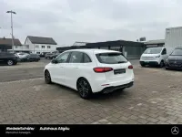 Gebraucht Mercedes 200 150 PS (110 kW) 2024 Unilack polarweiß Limousine