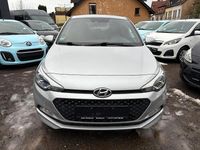 Gebraucht Hyundai i20 Passion 84 PS (61 kW) 2016 Silber Limousine
