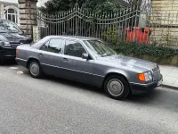 Gebraucht Mercedes E230 132 PS (97 kW) 1989 Grau Limousine