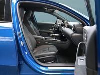Gebraucht Mercedes A250 224 PS (164 kW) 2024 Blau Kleinwagen