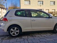 Gebraucht VW Golf VI 105 PS (77 kW) 2011 Weiß Kleinwagen