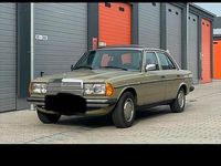 Gebraucht Mercedes E230 136 PS (100 kW) 1981 Grün Limousine