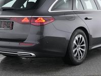 Gebraucht Mercedes E220 Avantgarde 367 PS (269 kW) 2025 Grau Limousine