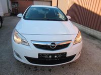 Gebraucht Opel Astra Design Edition 125 PS (91 kW) 2011 Weiß Kombi