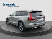 Gebraucht Volvo V60 CC Plus 197 PS (144 kW) 2023 Vapour grey (grau) Kombi