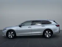Gebraucht VW Passat 150 PS (110 kW) 2025 Oyster silver metallic Kombi
