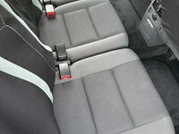 Gebraucht VW Touran Trendline 105 PS (77 kW) 2011 Schwarz Van / Kleinbus