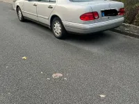 Gebraucht Mercedes E200 136 PS (100 kW) 1998 Silber Limousine