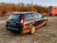 Usado Ford Mondeo Ghia 131 CV (96 kW) 2006 Azul Berlina