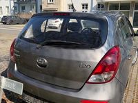 Gebraucht Hyundai i20 Classic 86 PS (63 kW) 2012 Grau Kleinwagen