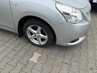 Gebraucht Toyota Verso Edition 126 PS (92 kW) 2011 Silber Van / Kleinbus