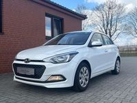 Gebraucht Hyundai i20 Classic 75 PS (55 kW) 2017 Weiß Kleinwagen