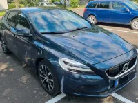 Gebraucht Volvo V40 Momentum 150 PS (110 kW) 2019 Blau Limousine