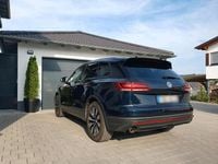 Używany VW Touareg 231 KM (169 kW) 2018 Niebieski SUV