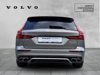 Gebraucht Volvo V60 Plus 455 PS (334 kW) 2022 Pebble grey / metallic Kombi