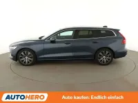 Gebraucht Volvo V60 Inscription 150 PS (110 kW) 2019 Blau Kombi