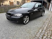 Gebraucht BMW 318 129 PS (94 kW) 2007 Schwarz Limousine