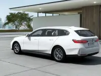 Neu BMW 540 303 PS (222 kW) 2025 Alpinweiss uni Kombi