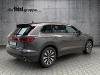 Gebraucht VW Touareg Basis 231 PS (169 kW) 2024 Grau SUV