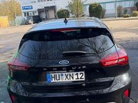 Gebraucht Ford Focus ST-Line 125 PS (91 kW) 2023 Schwarz Limousine
