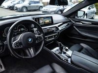 Gebraucht BMW 550 400 PS (294 kW) 2019 British racing green Kombi
