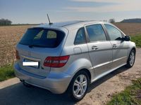 Gebraucht Mercedes B150 95 PS (69 kW) 2009 Silber Van / Kleinbus