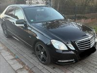 Gebraucht Mercedes E220 Avantgarde 170 PS (125 kW) 2011 Schwarz Limousine