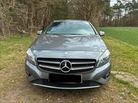 Gebraucht Mercedes A180 122 PS (89 kW) 2012 Grau Kleinwagen