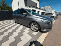 Gebraucht Mercedes B180 Sportline 109 PS (80 kW) 2014 Silber Kleinwagen