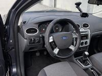 Używany Ford Focus 101 KM (74 kW) 2005 Szary Kombi