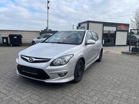 Gebraucht Hyundai i30 Classic 90 PS (66 kW) 2011 Silber Limousine