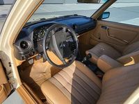 Gebraucht Mercedes E300 86 PS (63 kW) 1981 Beige Limousine
