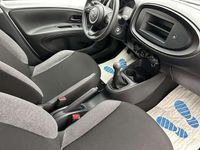 Gebraucht Toyota Verso-S 72 PS (52 kW) 2023 Silber metallic Van / Kleinbus