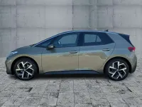 Gebraucht VW ID.3 Pro 150 kW (204 PS) 2024 Dark olivine green metallic Kleinwagen