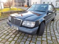 Gebraucht Mercedes E220 150 PS (110 kW) 1994 Schwarz Limousine