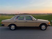 Gebraucht Mercedes 240 72 PS (52 kW) 1979 Beige Limousine